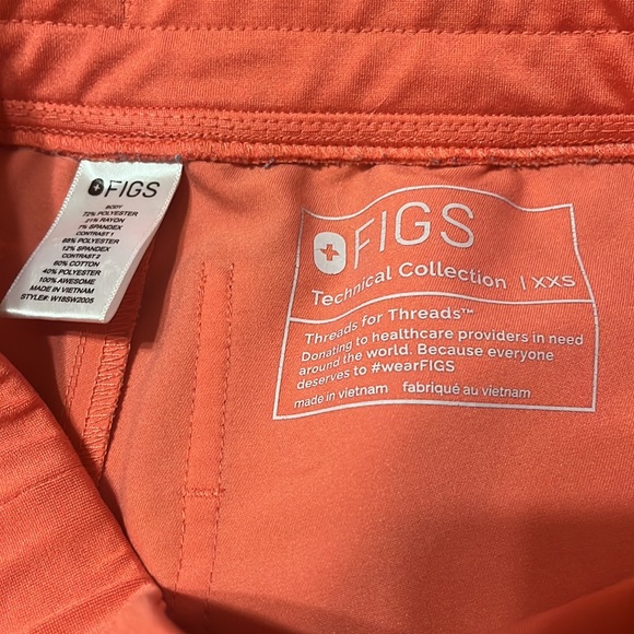 FIGS Zamora joggers 🥰 - Picture 4 of 5